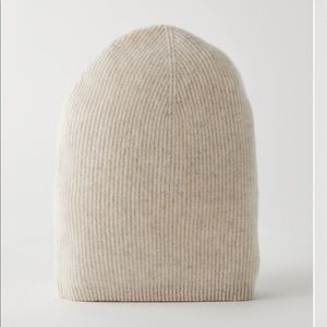 New with tag Aritzia Rib Cashmere Beanie